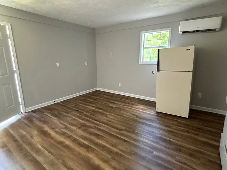 144 Sarah Cir #14 — Photo 3
