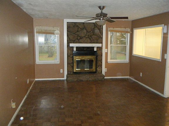 Family Rm w/fireplace