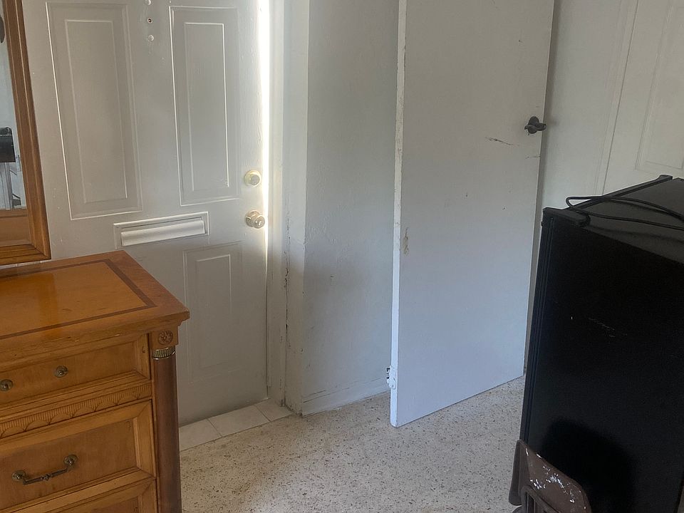 2nd image of 3129 SW 14th St