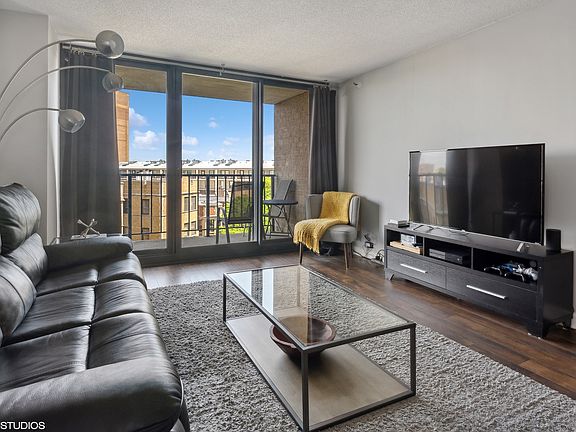 4th image of 3660 N Lake Shore Dr APT 506