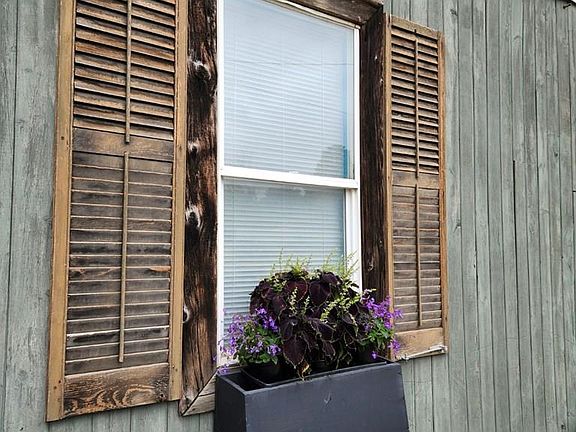 4th image of 165 W Main St