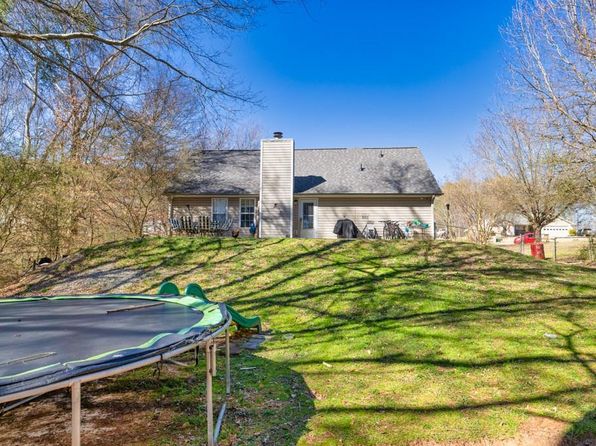 180 Robert Dr, Braselton, GA 30517