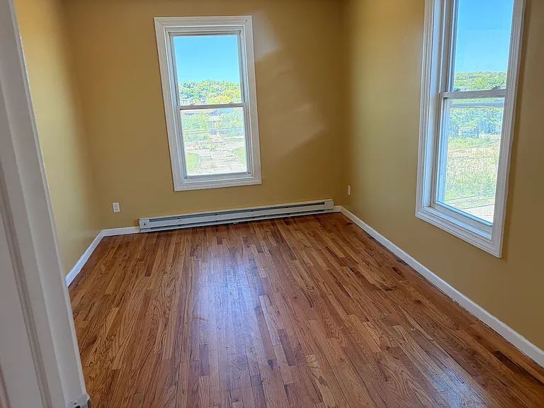 691 S Main St #3 — Photo 4