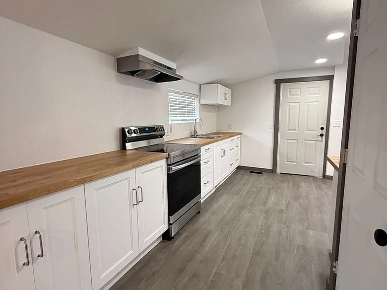 2551 S Main St — Photo 15