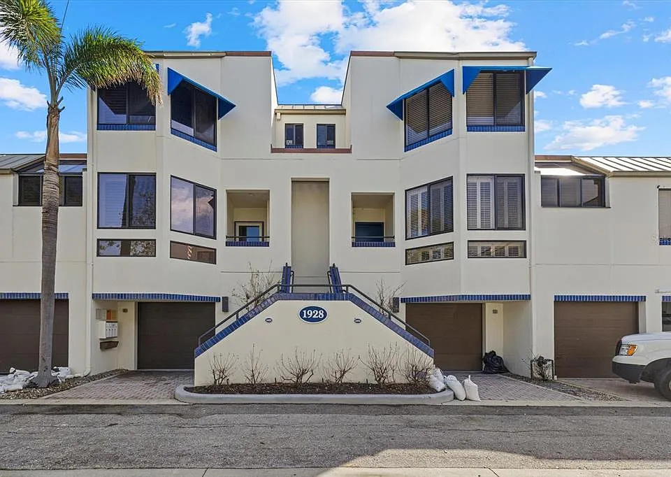 1928 Harbourside Dr #1402