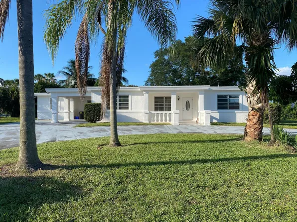 7500 W Lake Drive, Lake Clarke Shores, FL 33406