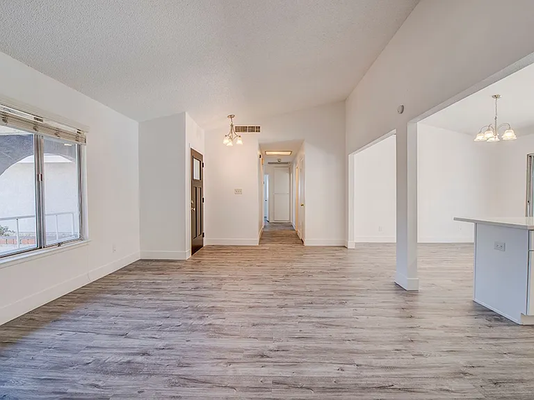 5461 Palmyra Ave — Photo 12