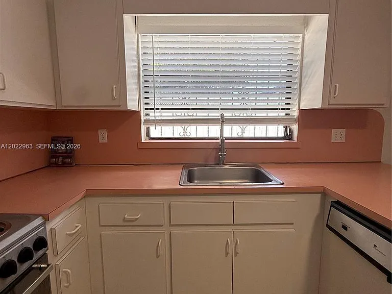 1046 NW 33rd Ave #BACK — Photo 11