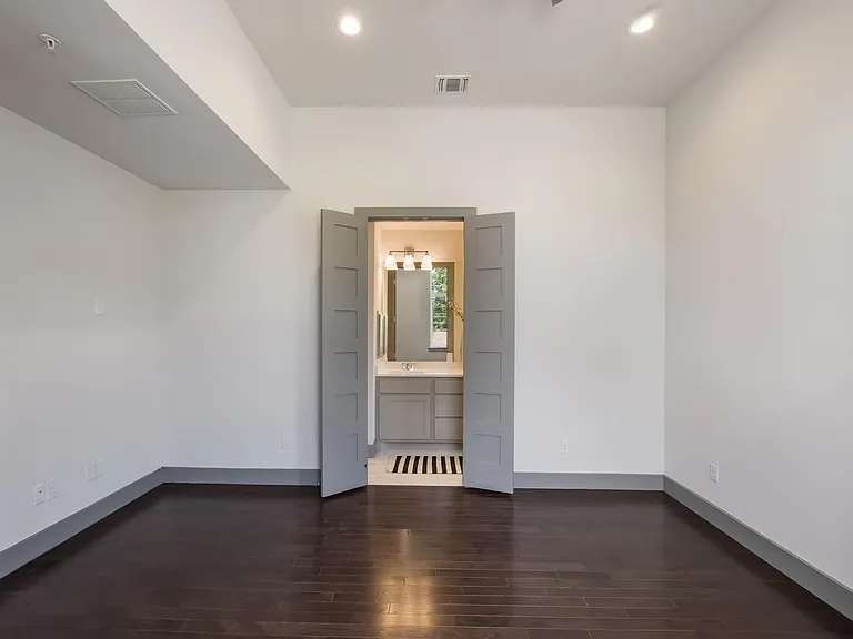 803 E Park Ave #104 — Photo 13