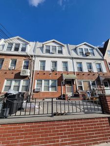 2123 29th St, Long Island City, NY, 11105
