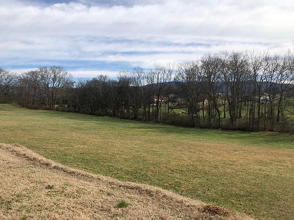 4th image of 634 Winding Creek Way