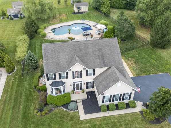 1898 Sassafras Ln, Quakertown, PA 18951