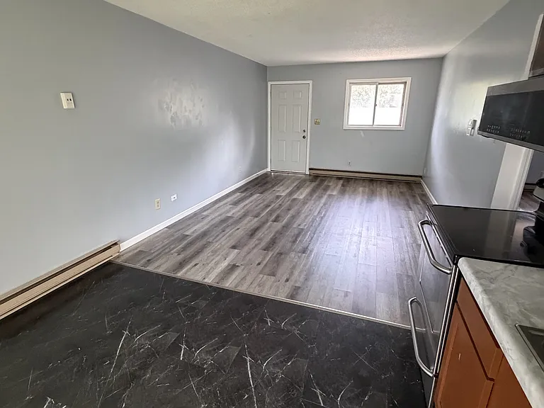 1004 S College St #8 — Photo 3
