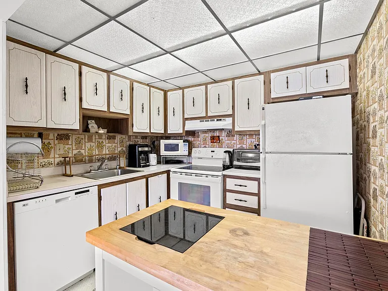 362 Burgundy Ave #H — Photo 13