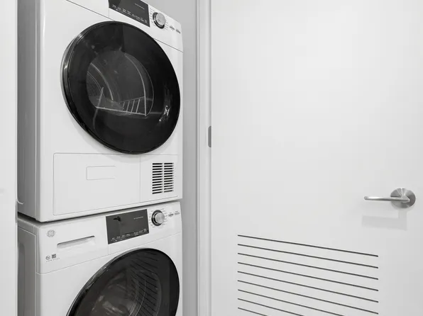 555 West 45th Street image 4 of 18