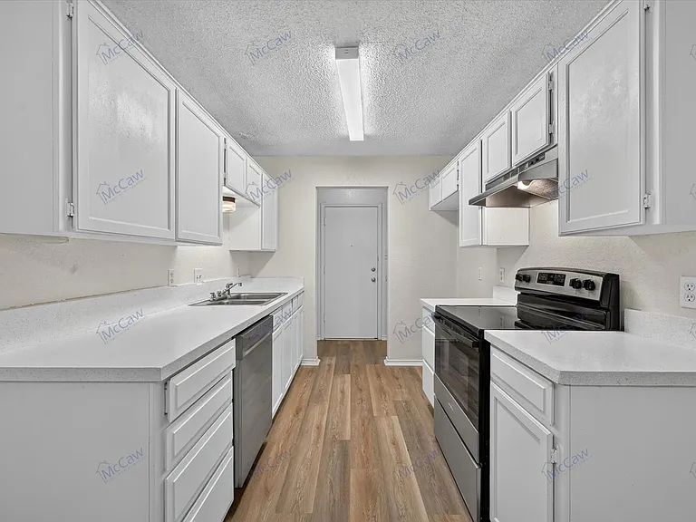 6706 S Creek Dr — Photo 8