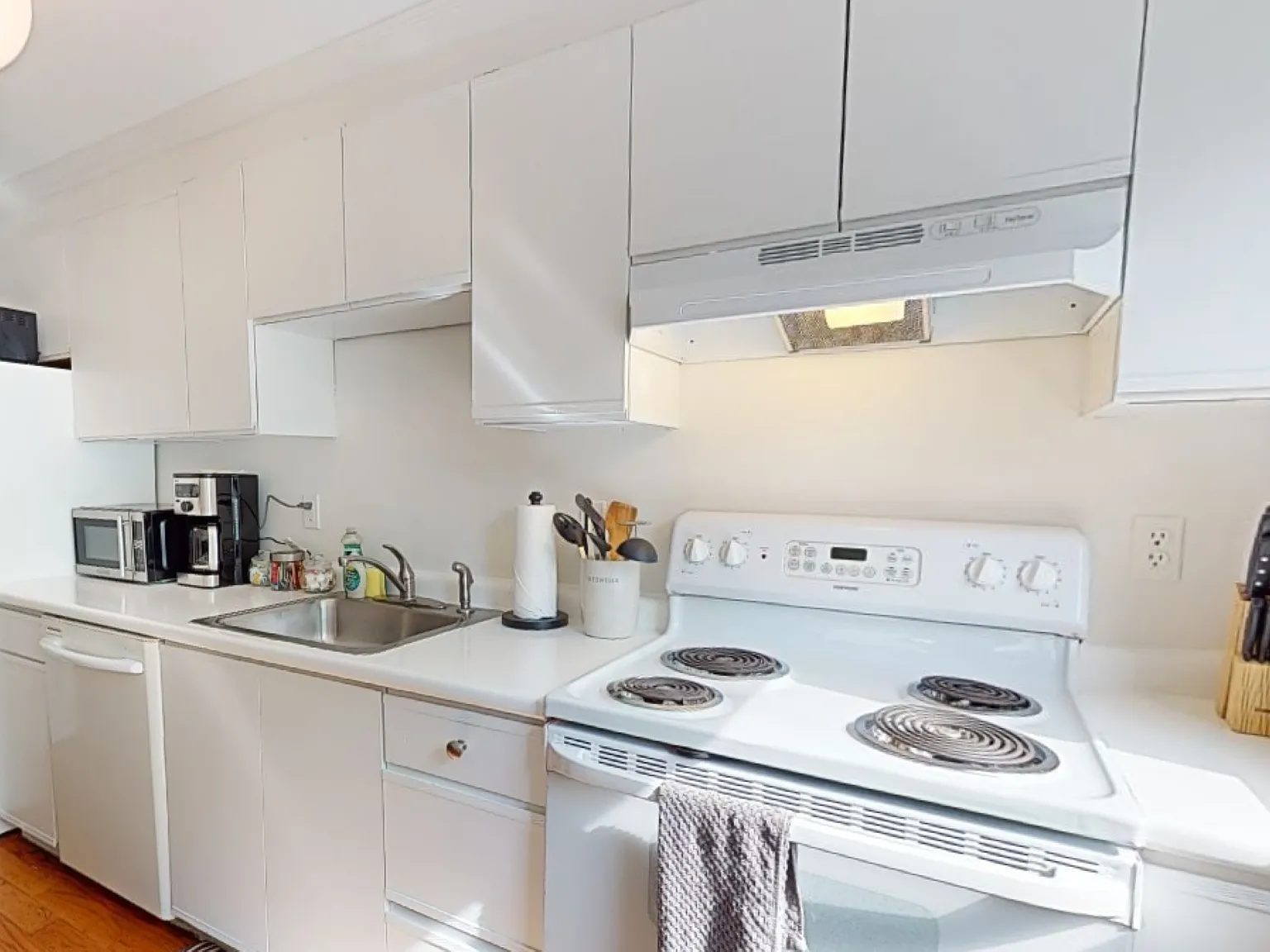 2 bed, 800 sqft, $6,500 — Photo 4