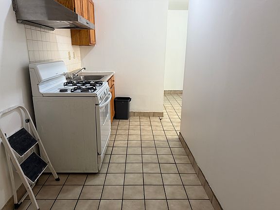 5th image of 1219 Race St APT 13