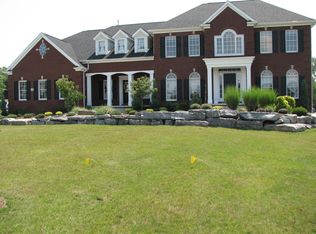 19 Kingfisher Ct, Orchard Park, NY