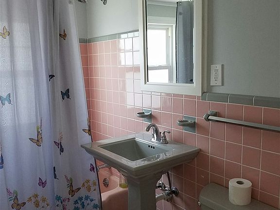 5th image of 62 Hendel Ave #2