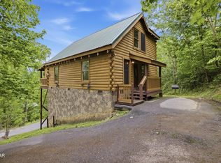 536 Forest Springs Dr, Gatlinburg, TN 37738