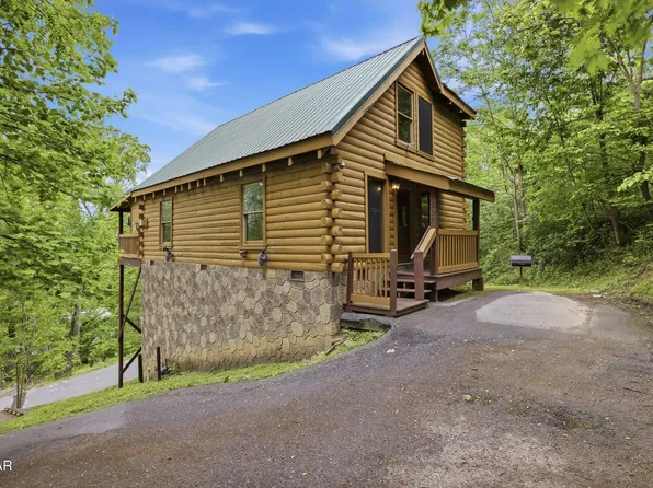 536 Forest Springs Dr, Gatlinburg, TN 37738
