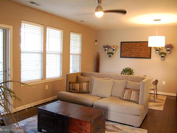 2nd image of 42421 Rockrose Sq Unit 201