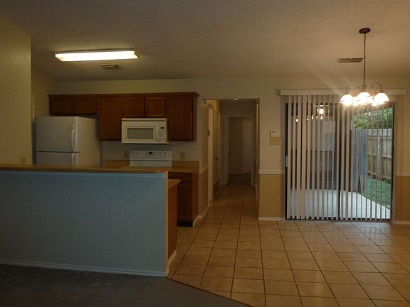 5th image of 3411 S Meadow Dr