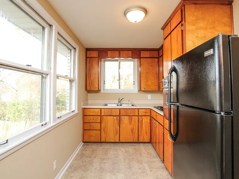 439B Capri Dr — Photo 4