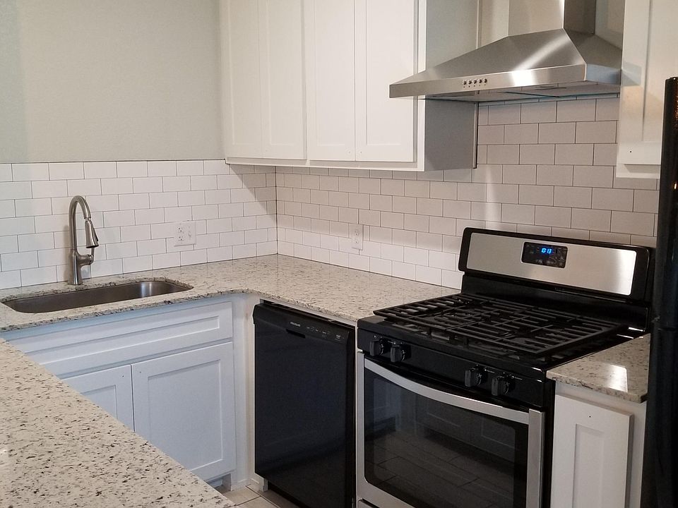 1st image of 841 W 12th St