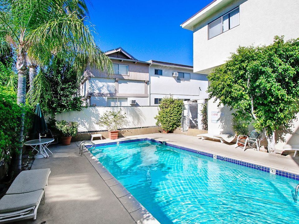 1st image of 5207 Zelzah Ave #110