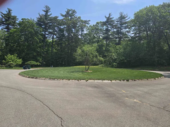 10 Stoneleigh Drive, Derry, NH 03038