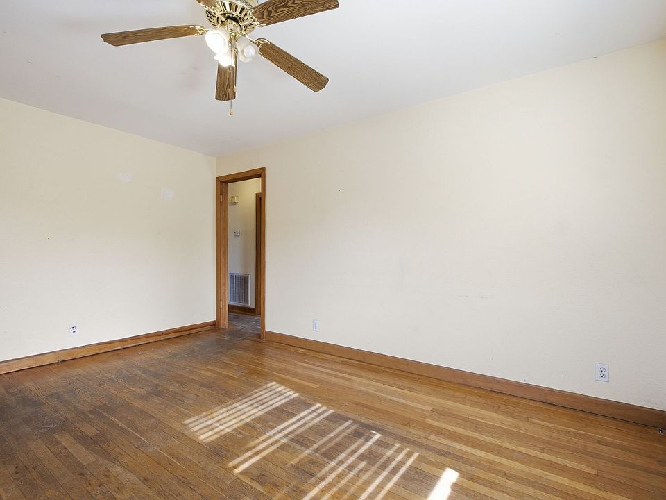 1st image of 905 W Eastland Ave