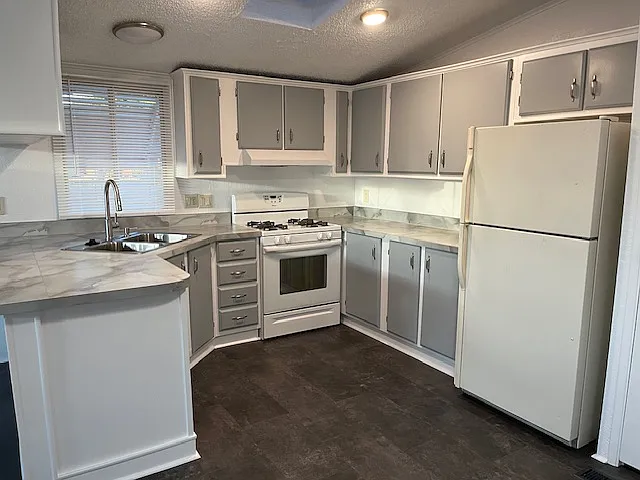 3205 S Dinky Creek Dr — Photo 6