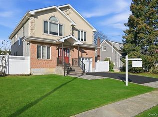 2202 Beech St, Wantagh, NY 11793