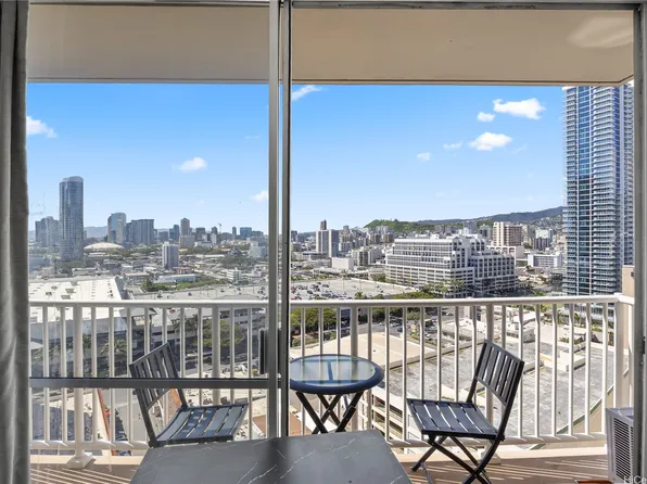 750 Amana St APT 1702, Honolulu, HI 96814