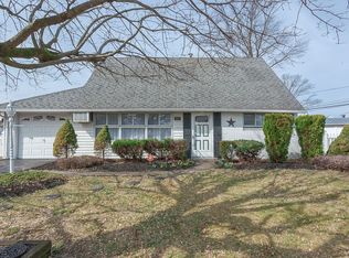 55 Cinnamon Rd, Levittown, PA 19057