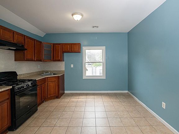 3rd image of 41 Fabyan Pl #3