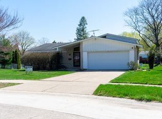 15583 Hix Ct, Livonia, MI