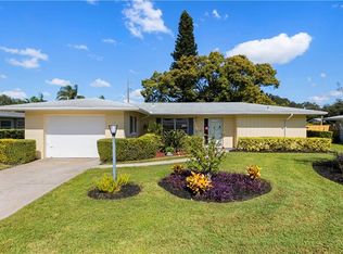 2445 Breakwater Cir, Sarasota, FL 34231