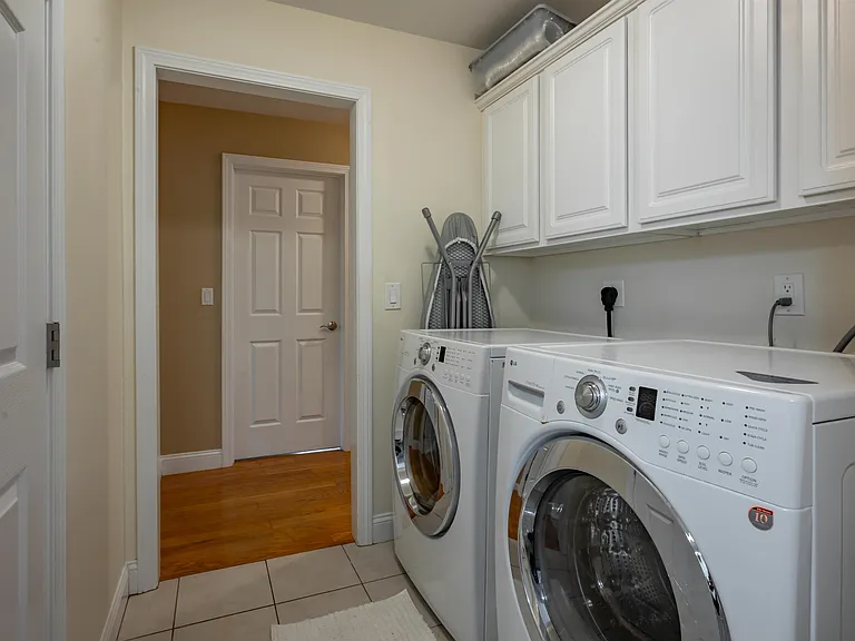 2 Lowther Pl — Photo 36
