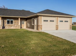 2018 Quiett Ln, Mitchell, SD 57301