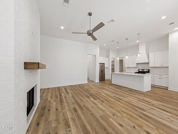 4th image of 400 Croft Row