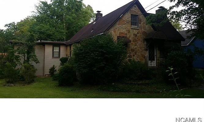 2nd image of 304 Hickory Ave SW