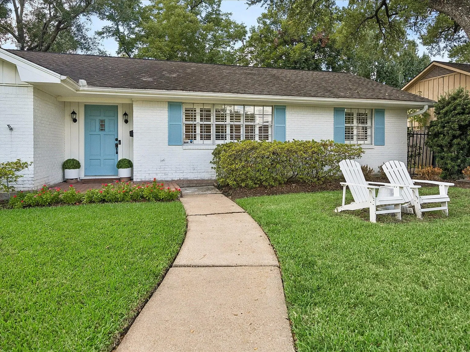 3 bed, 2.0 bath, 2048 sqft, $2,700 — Photo 2