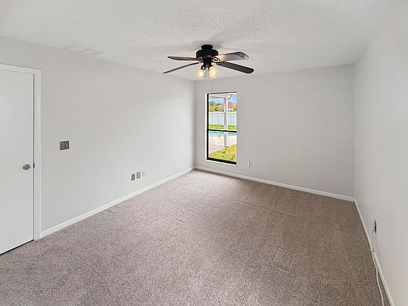 4th image of 2305 SW Fern Circle