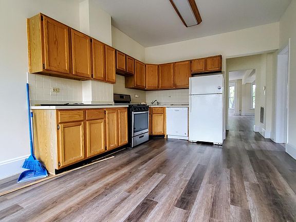 3rd image of 3145 N Clifton Ave Unit 2
