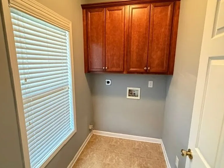 3058 Candlelight Dr — Photo 3