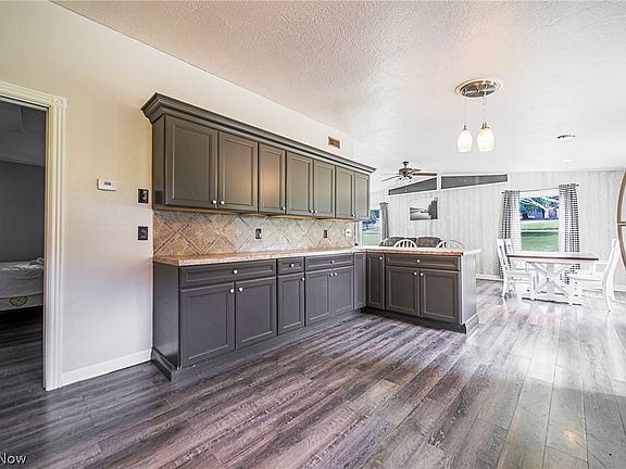 5th image of 6102 Vale View Dr SW