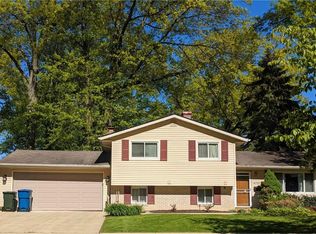 6751 Cypress Dr, North Olmsted, OH 44070